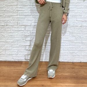 Uniqlo Women's Sage Green Knit Pant